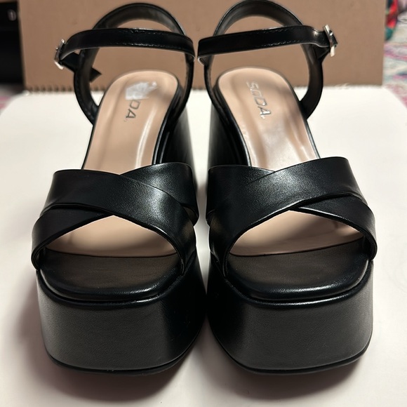 Soda Platform Sandal - Picture 3 of 11